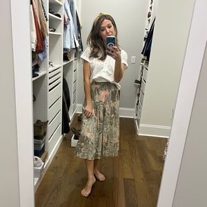 Vintage midi skirt. Size small.